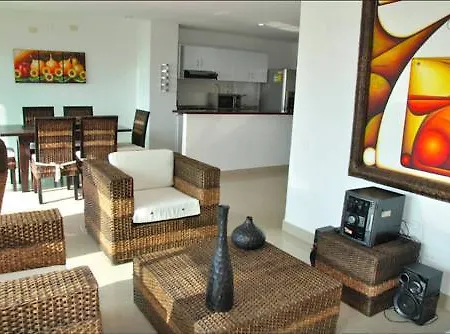 Beautiful Ocean Front Apartamento *
