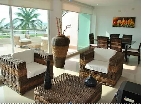 Beautiful Ocean Front Apartamento *